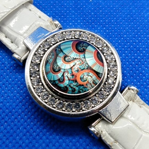 8 inch white snap button bracelet with 3 buttons - Picture 4 of 4